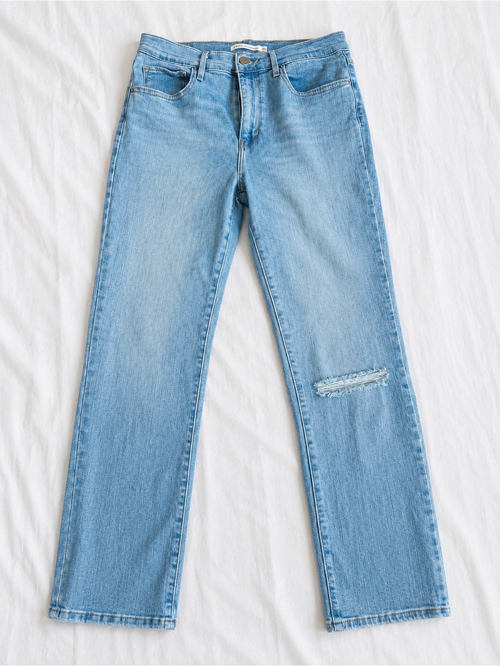 Levi’s 724 High Rise Straight Jeans Women’s Size 29 Light Wash Distressed Knee - Picture 3 of 5